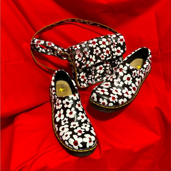 Dr. Martens Shoes - 🌺Dr Marten duo package Deal! Why not have both! This is art at its finest!🌺